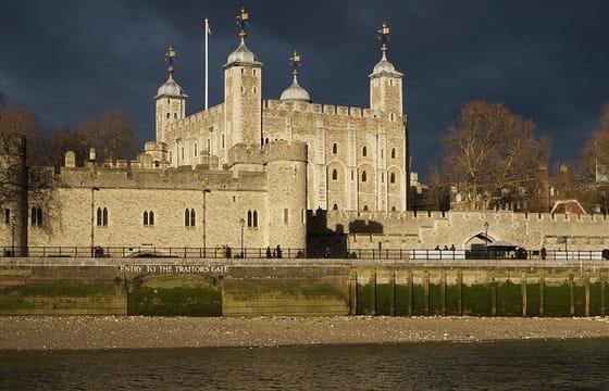 London and Hampton Court Palace Private Tour with Admission