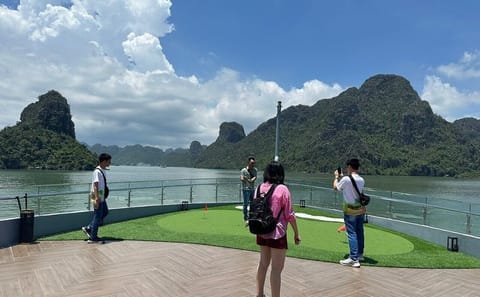 Luxury One-Day Jade Sails Cruise in Halong and Lan Ha Bay