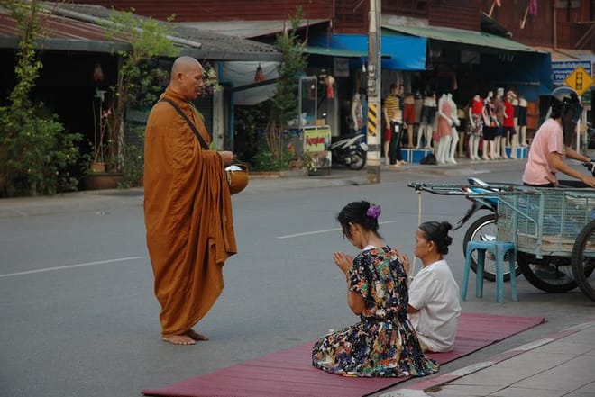 Monks Morning Almsgiving Tour – Traditional Food Offering photo 2