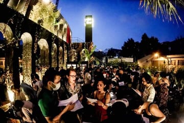 Istanbul Pub Crawl: Adults-Only Nightlife Adventure