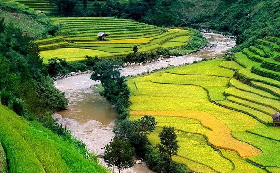 Hanoi to Sapa: Two-Day Tour of Ethnic Villages by Train and Bus