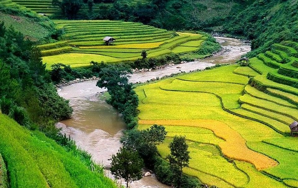 Hanoi to Sapa: Two-Day Tour of Ethnic Villages by Train and Bus