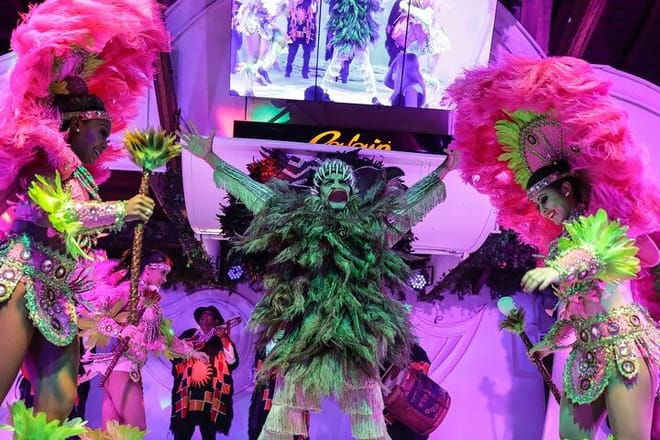 Foz do Iguacu Dancing Musical Show with Dinner and Pickup 2