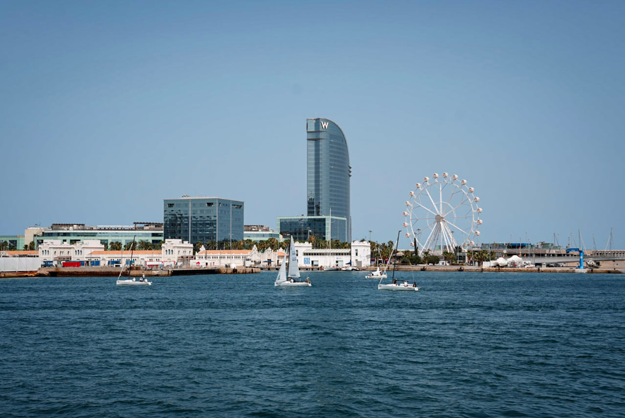 Barcelona Boat Cruise & Guide Walking Tour With Twist 8