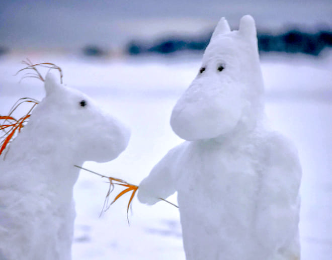 Happy Fox Snow sculpting