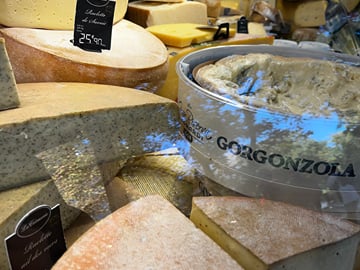 Culinary Tour of Versailles: Tasting Local Delicacies