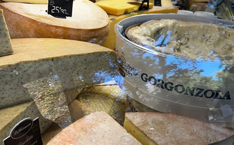 Culinary Tour of Versailles: Tasting Local Delicacies