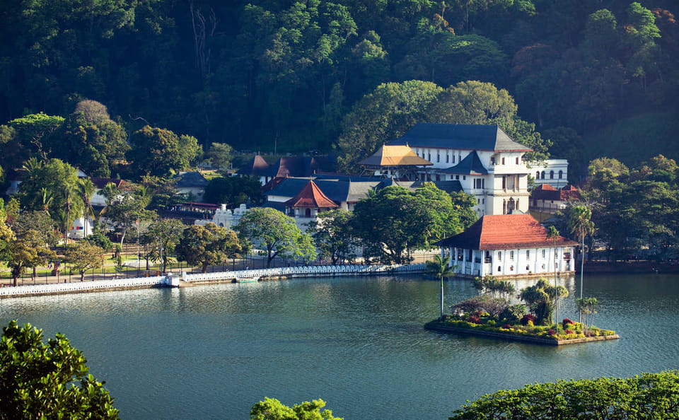 Private Car Tour of Kandy from Colombo with Cultural Highlights