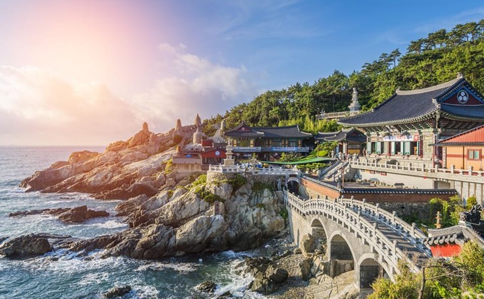 Busan Highlight Tour: Haedong Yonggungsa and Gamcheon Village