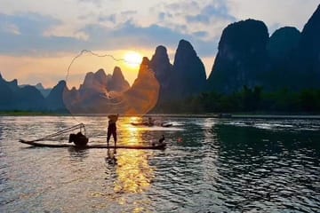 Li River Cruise and Private Yangshuo Countryside Tour