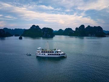 Halong Bay Day Tour By 5-Star Cruise, Buffet, Caves, Pool & Kayak