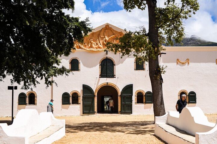 Cape Town Customisable Premium Wine Tour & Tastings