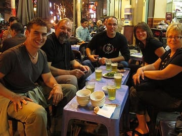 Hanoi Walking Tour: Street Food and Drink Tasting Experience