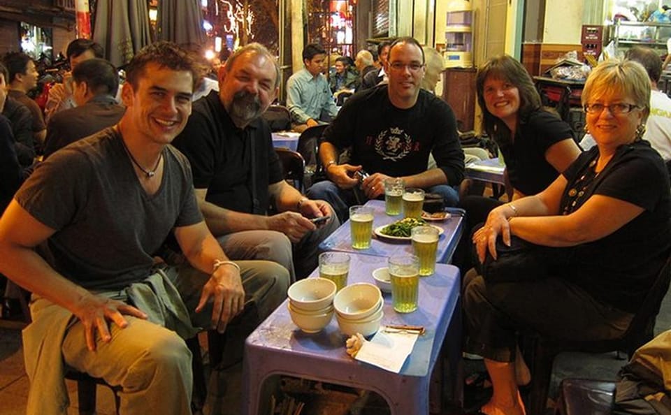 Hanoi Walking Tour: Street Food and Drink Tasting Experience