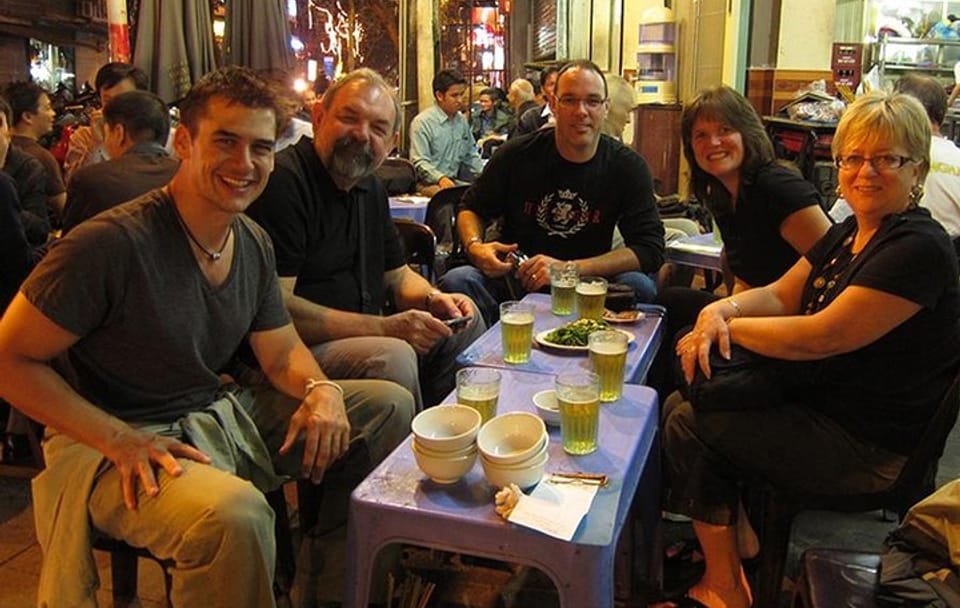 Hanoi Walking Tour: Street Food and Drink Tasting Experience