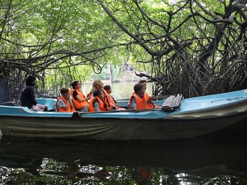 Boat Safari and Coral Reef Tour in Hikkaduwa and Galle