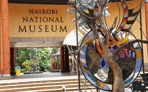 Nairobi Giraffe Center, National Museum, and Bead Tour