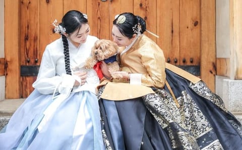 Seoul Hanbok Private Photoshoot in Gyeongbokgung Family or Group