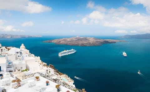 Santorini Day Cruise from Rethymno with Fira and Oia Visits