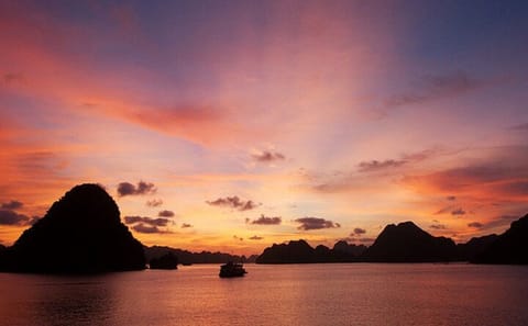Halong Bay – Sunset Tour, Luxury Private Yacht From Ha Long