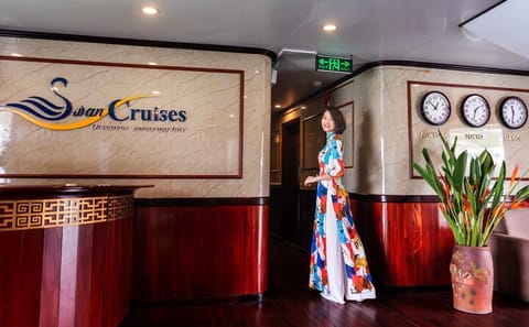 Swan Cruise – Bai Tu Long Bay Off-The-Beaten-Track 2 Days 1 Night