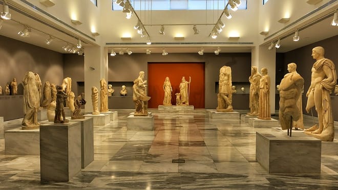 Knossos Palace, Archaeological Museum & Heraklion City  4