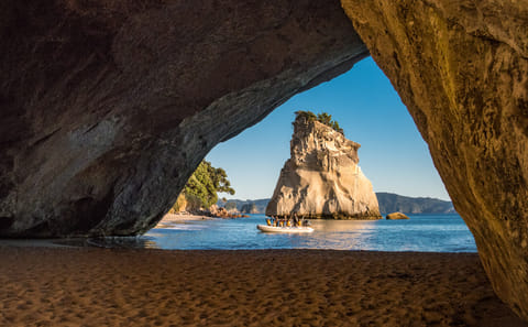 Day Tour to Cathedral Cove and Hot Water Beach from Auckland