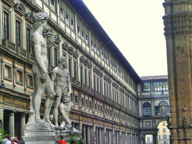 External view of Uffizi Gallery and Piazzale degli Uffizi