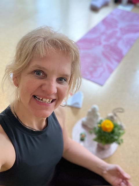 Manuela, Yogalehrerin SKA