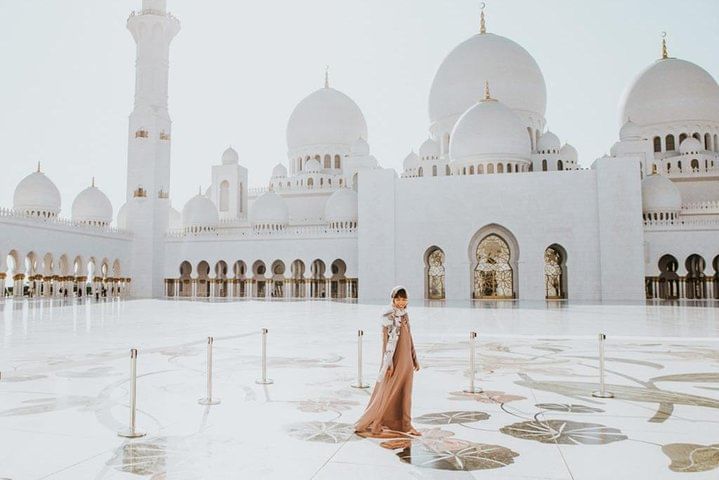 Full Day Abu Dhabi Tour-Grand Mosque & Louvre & Heritage Village, Souks & More