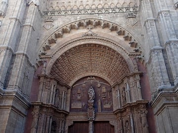 Palma de Mallorca: Historic Landmarks & Artistic Treasures