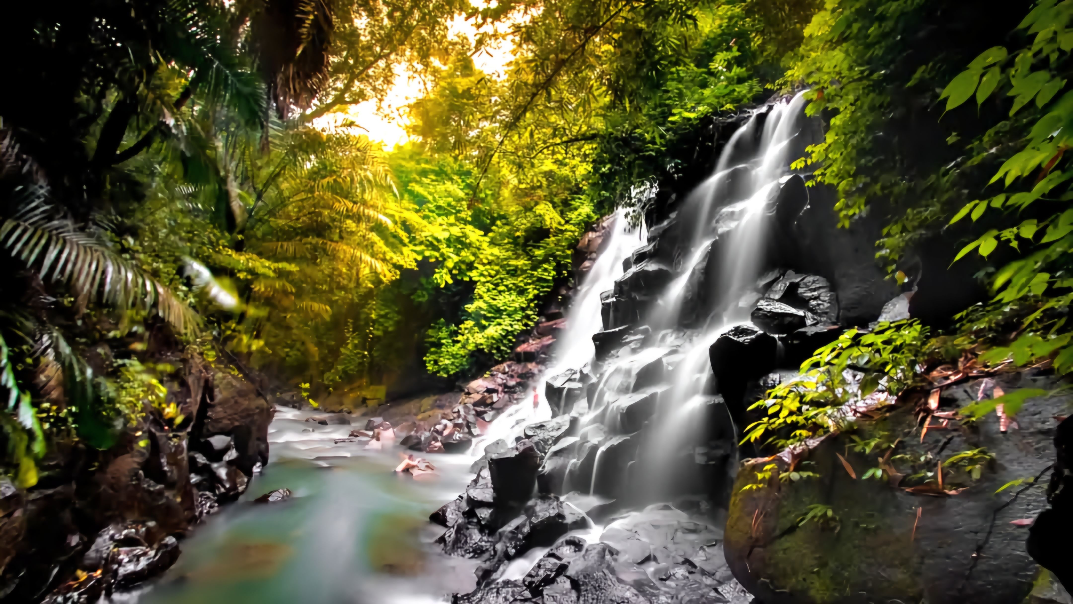 Kanto Lampo Waterfall