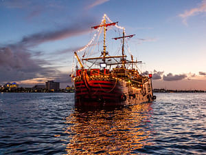 Captain Hook Pirate Show Cancun