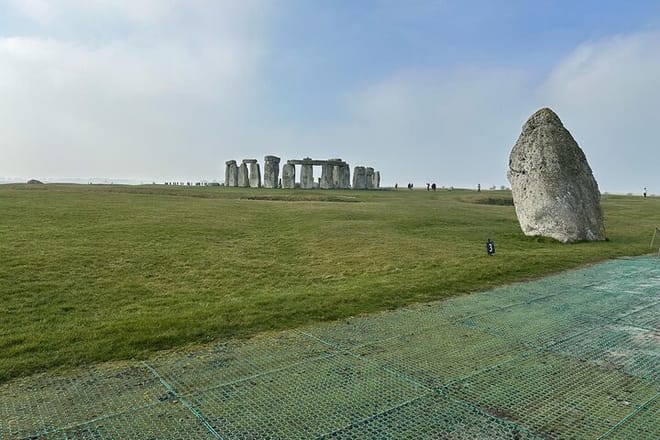 Stonehenge and Bath Private Black Cab Tour with Hotel Pick Up