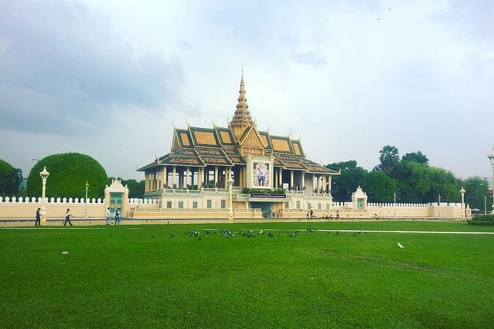 Phnom Penh Cultural Discovery and Relaxation Tour in Cambodia