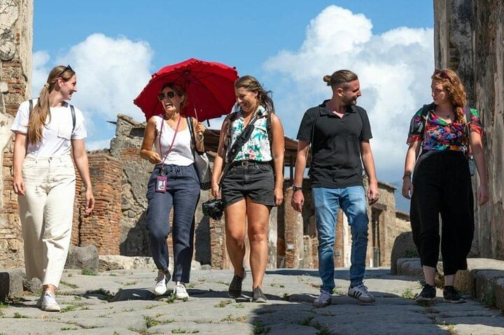 Guided tour of Pompeii with a local guide