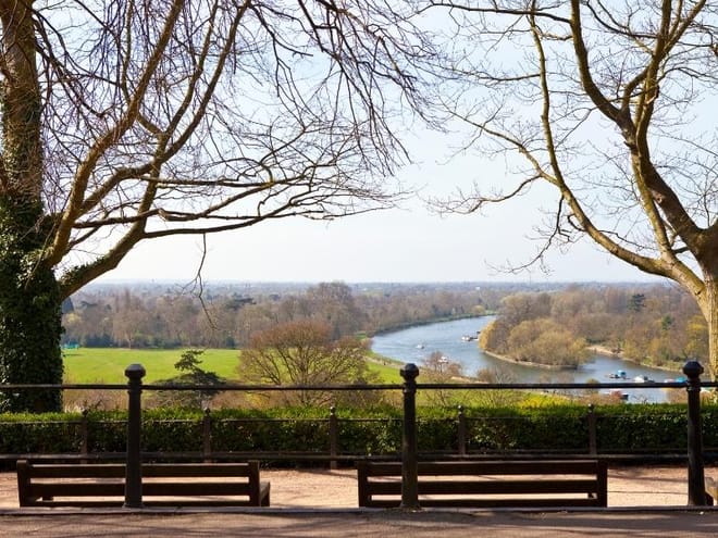 Ted Lasso Richmond & London Filming Locations Taxi Tour