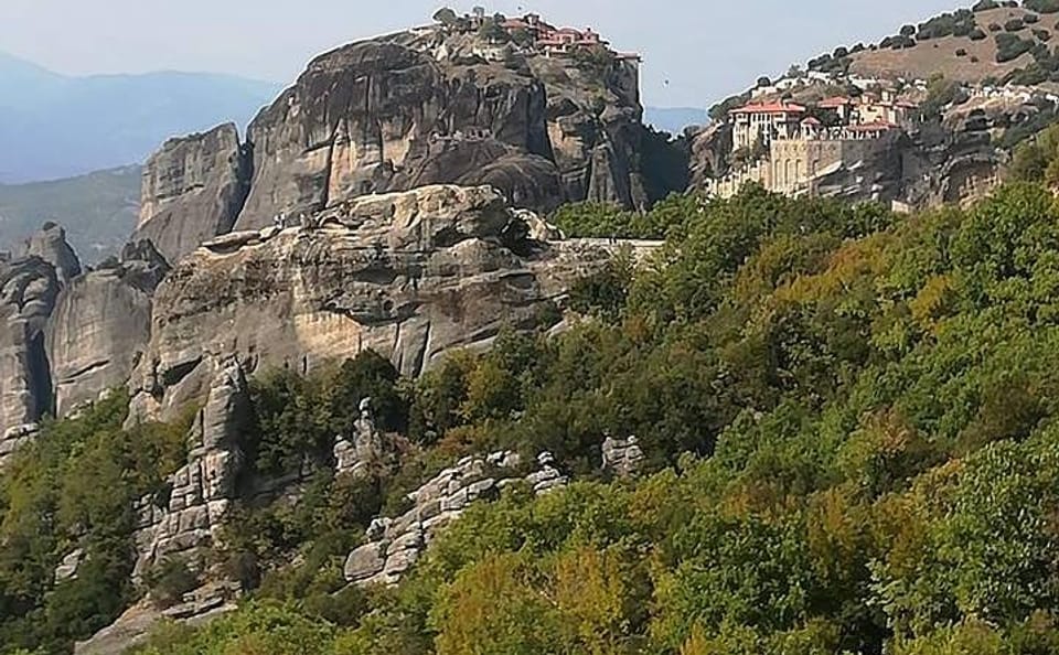 Day Tour from Athens to Meteora and Thermopylae with Dinner