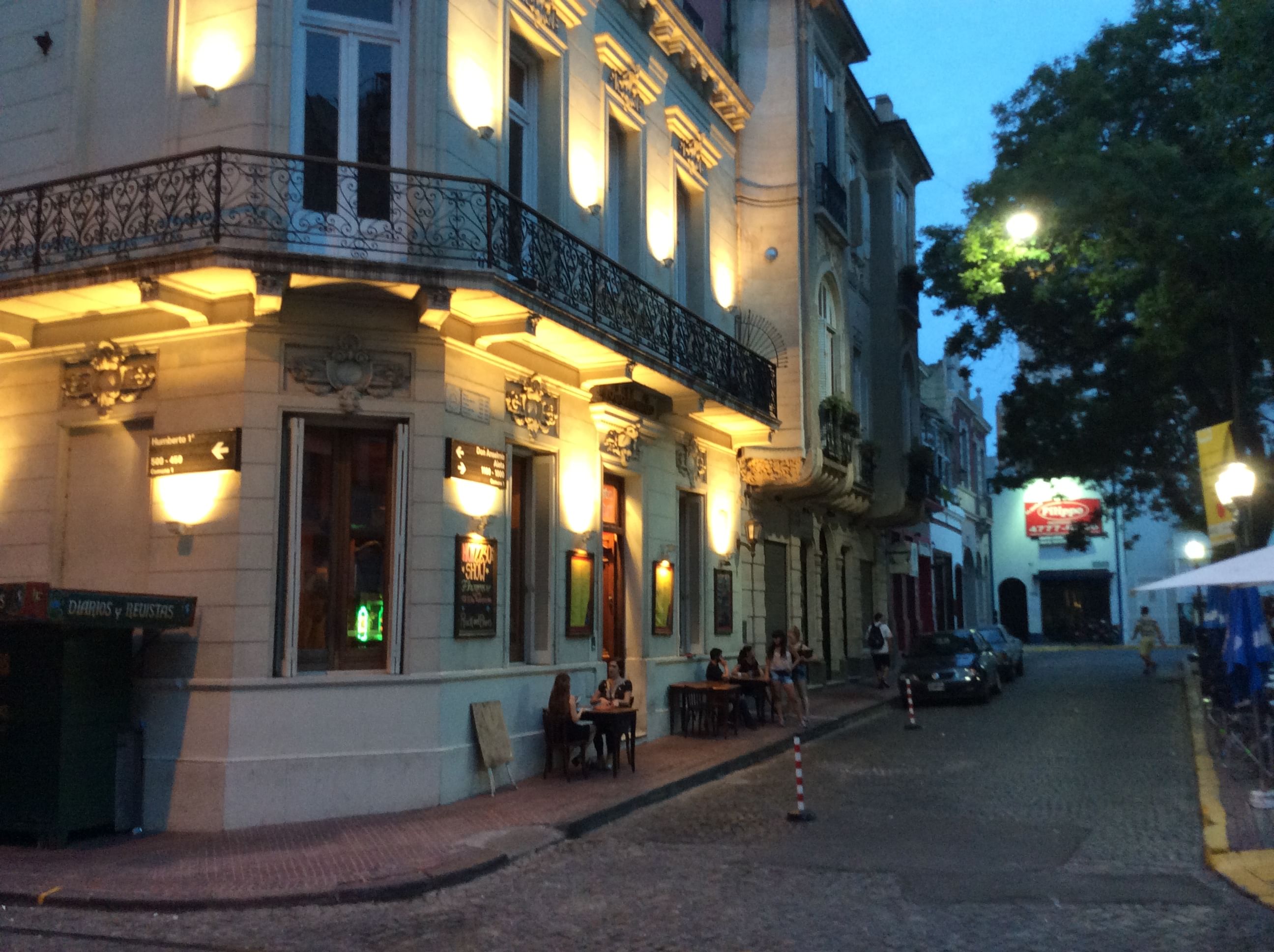 Shore Excursion: Private Buenos Aires by Night with All-Inclusive Dinner