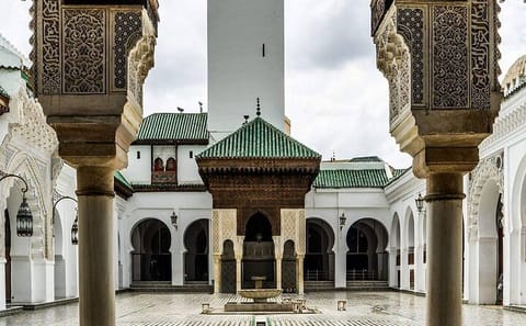 Fes Guided Tour with Lunch and Transfer to Casablanca