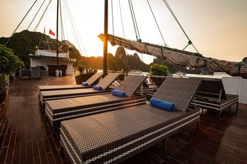 Deluxe 2-Day Bai Tu Long Bay Cruise with Kayaking and Caves