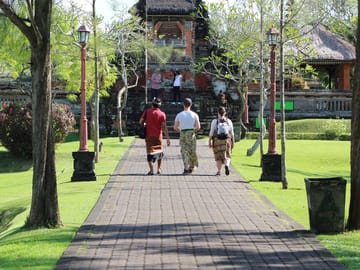 Bali Day Trip to Tanah Lot and Taman Ayun with Sunset Views