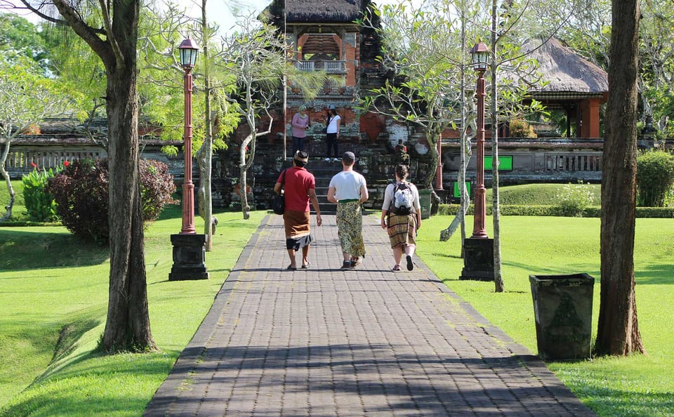 Bali Day Trip to Tanah Lot and Taman Ayun with Sunset Views