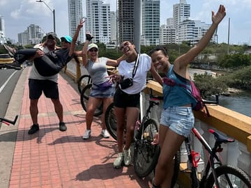 Bicycle Tour and Lunch in Cartagena de Indias