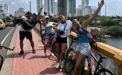 Bicycle Tour and Lunch in Cartagena de Indias