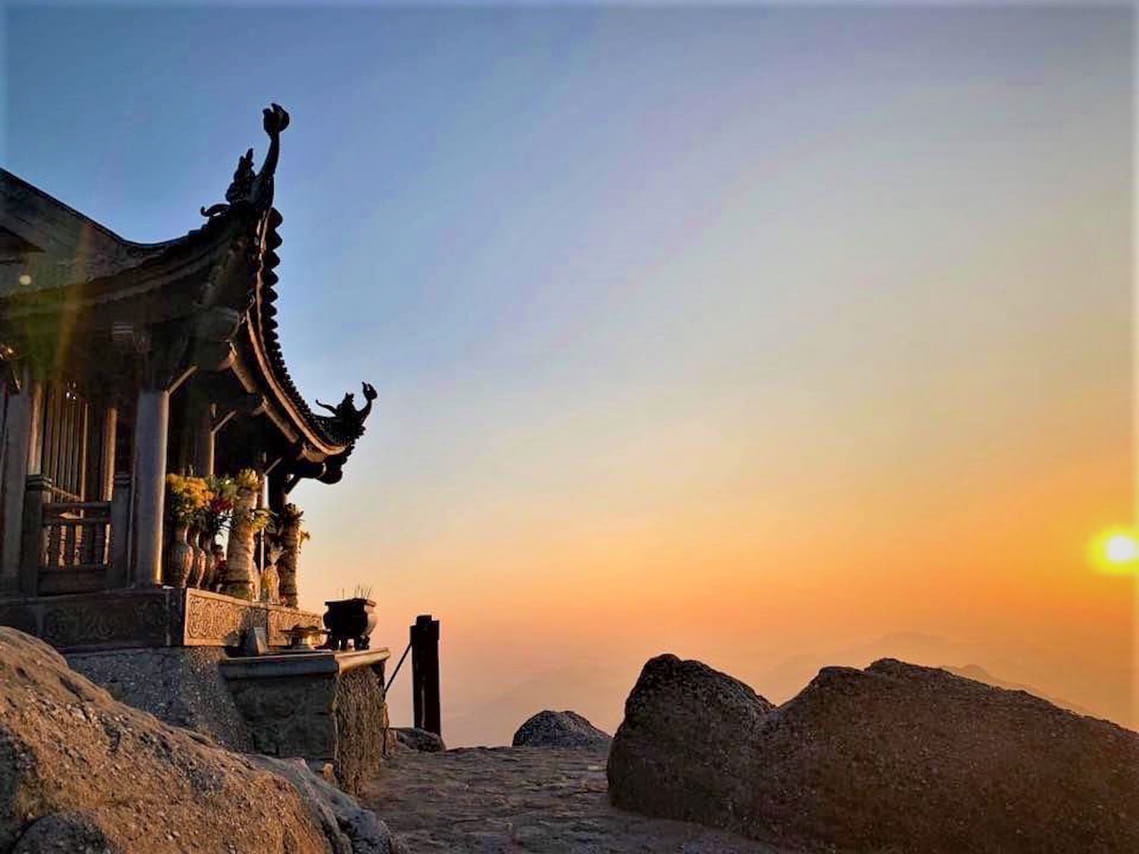 YEN TU MOUNTAIN SPIRITUAL DAY TOUR 8