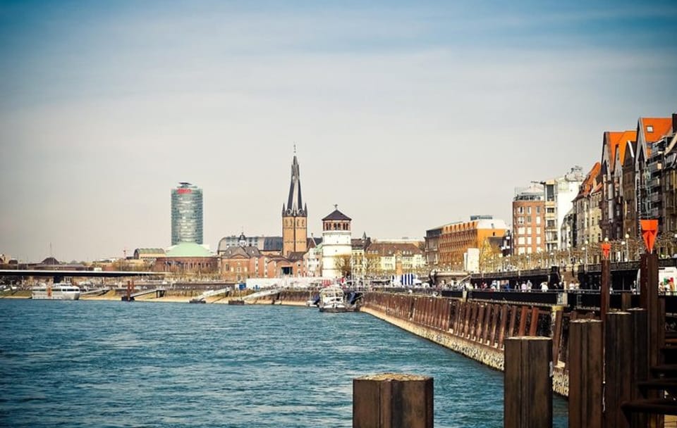 Private Guided Tour of Düsseldorf's Iconic Architecture and Waterfront