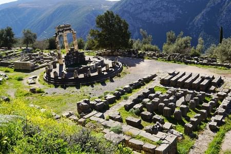4 Days Private Tour: Delphi – Meteora – Vergina & Dion