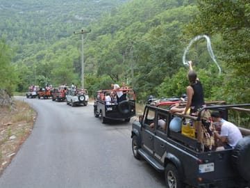 Jeep Safari Adventure in Alanya's Taurus Mountains with Lunch