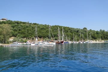 Seven-Day Island Hopping Sailing Tour from Lefkada